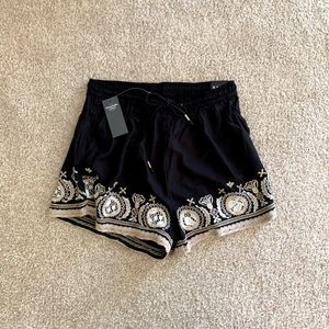 Medium Abercrombie & Fitch Black shorts with Embroidered Hem